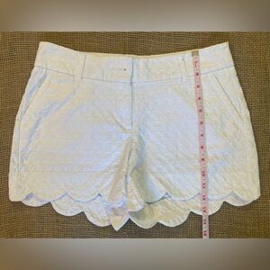Crown & Ivy White Shorts, Size 6P, Style Shelby, 4 Pockets, Scalloped Hem